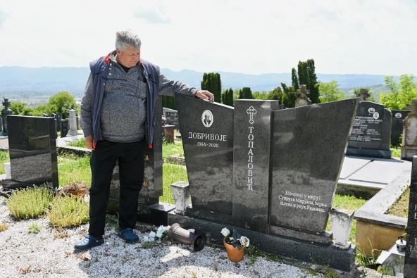 Grob Dobrivoja Topalovića