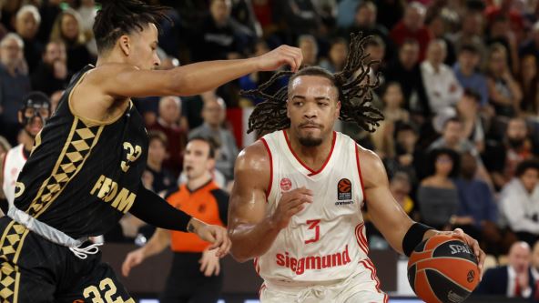 Karsen Edvards na utakmici Bajern Monako