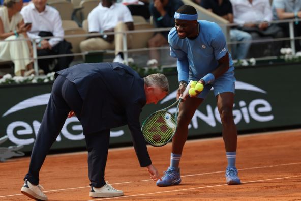 Frensis Tijafo i sudija na Rolan Garosu