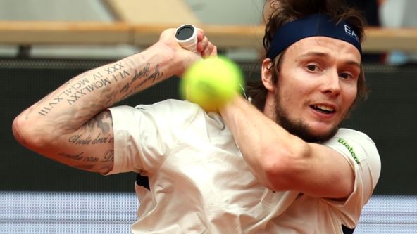 Aleksandar Bublik na meču protiv Janika Sinera