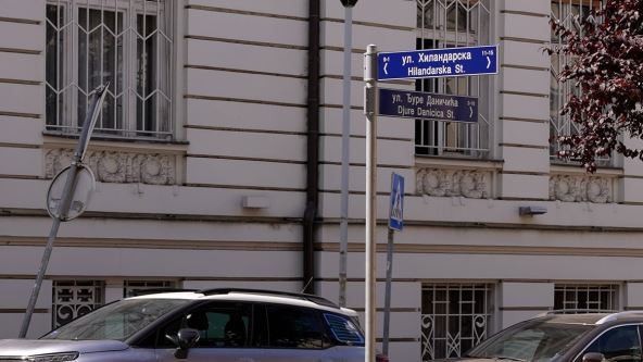 Šapić o novim stubovima sa imenima ulica na ćirilici i engleskom jeziku