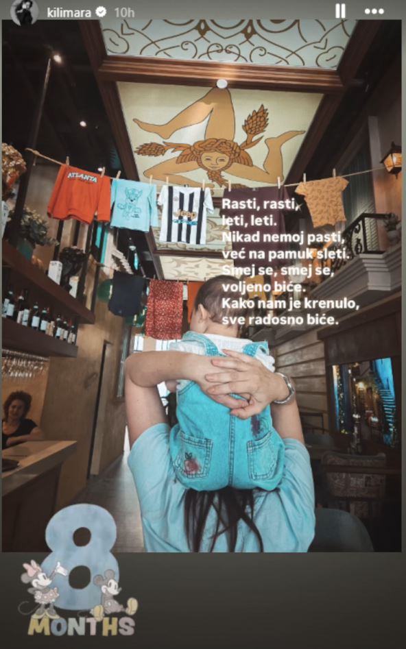 Marija Kilibarda sa ćerkom na ramenima