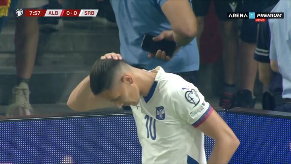 Saša Lukić pogođen u glavu.