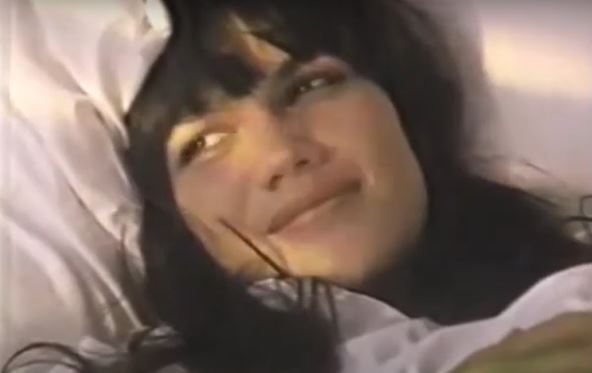 Maris Vipani kao Loto devojka