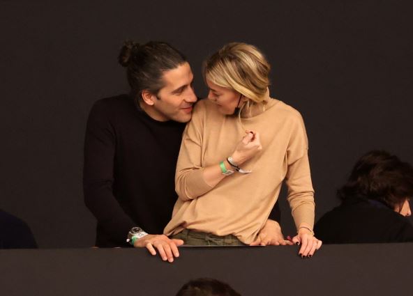 Marta Ortega voli da nosi jednostavne komade i uvek je obučena u brendu svog oca.