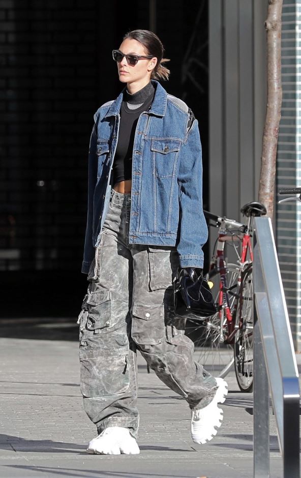 Chunky modeli sjajno pristaju uz široke pantalone.