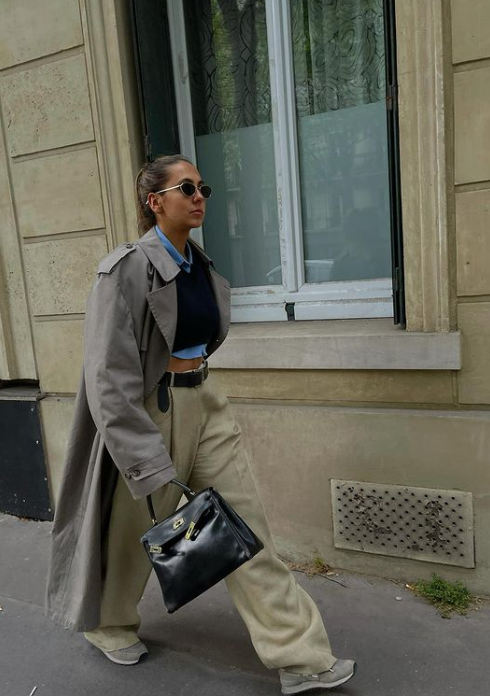 Pantalone sa širokim nogavicama mogu se kombinovati sa različitom obućom.