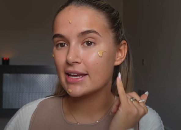 Moli Mej Hejg progovorila je o proceduri dermaplaning.