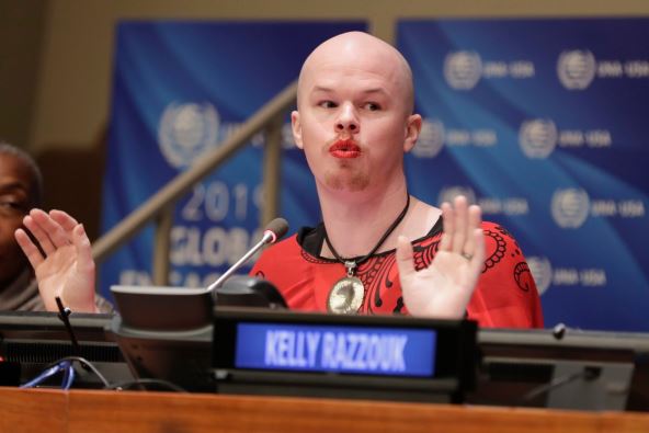 Sem Brinton je nebinaran političar