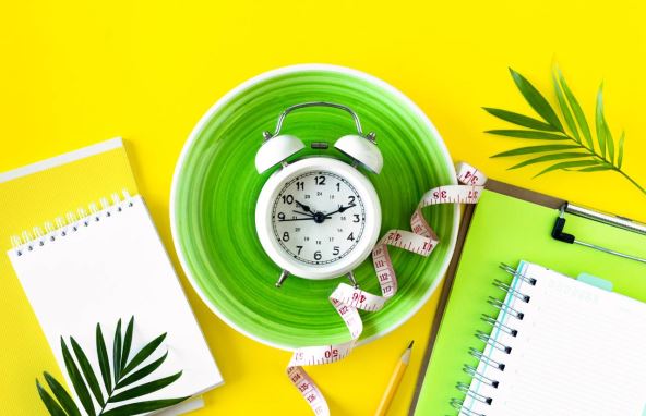 Većina praktikuje da se jede od 9 do 17 sati kada je reč o autofagiji.