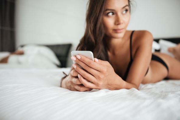 Phone sex je veoma bitna stavka u vezama na daljinu