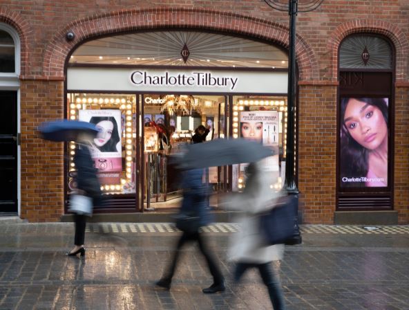 radnja sarlot tilberi