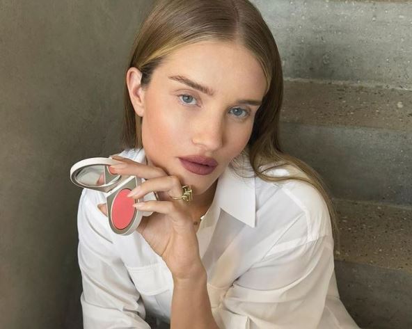 Plavuše treba da vode računa o boji rumenila koju koriste.