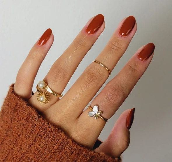 Nokti za žene 40 i 50 godina koji podmlađuju ruke