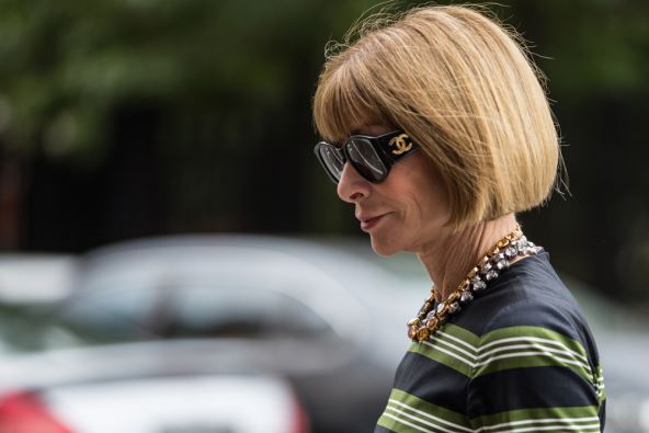 Ana Vintur sa crnim naočarima