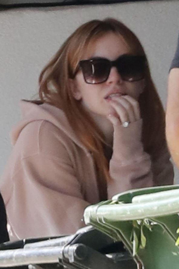 Zvzeda Euforije nedavno je pokazala verenički prsten ali i novu frizuru