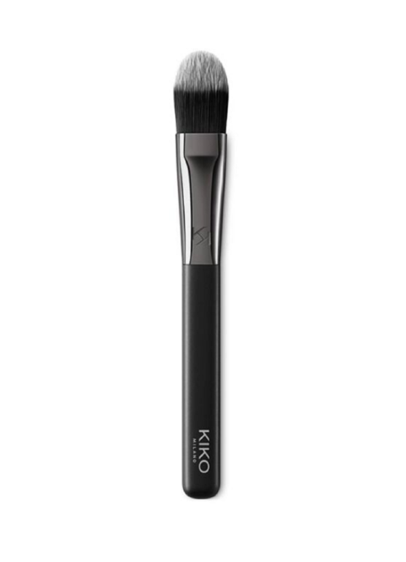 Ravna četkica je odlična za početnike.