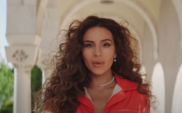 Anastasija Ražnatović je takođe nosila afro lokne.