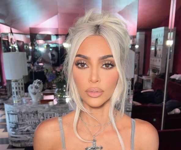 Visoka punđa za tanku kosu.