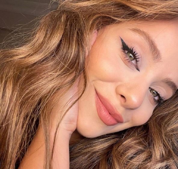 Maybelline maskara daje efekat veštačkih trepavica.