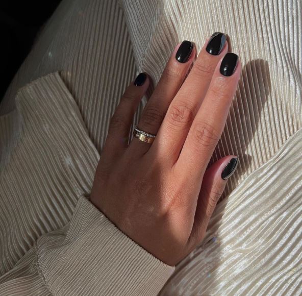 Tamni tonovi bolje izgledaju na kratkim noktima.