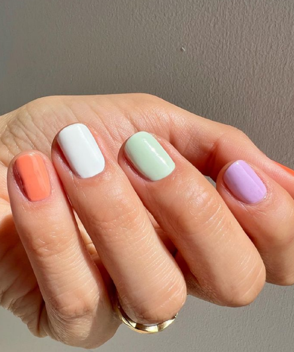 Nokti za žene 40 i 50 godina koji podmlađuju ruke