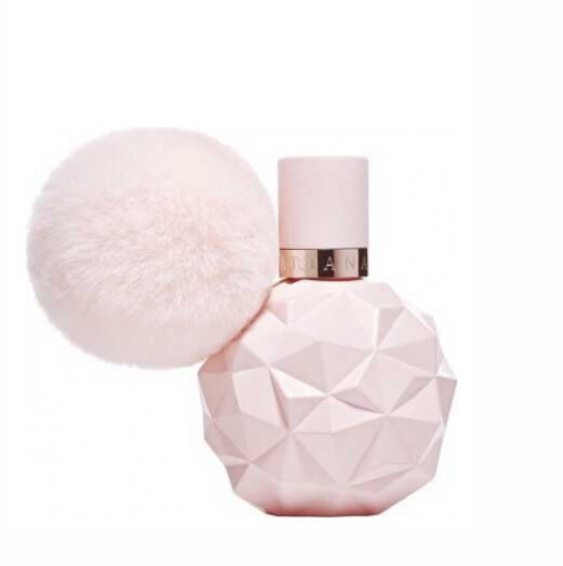 Parfem Ariane Grande Sweet Like Candy spada u top tri parfema koje muškarci vole da osete na ženama.