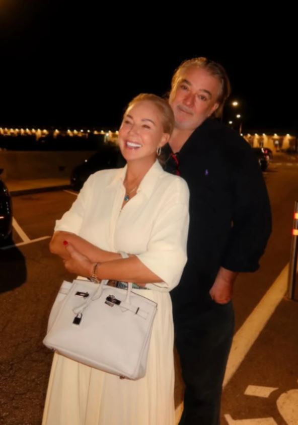 Lepa Brena i Boba zagrljeni