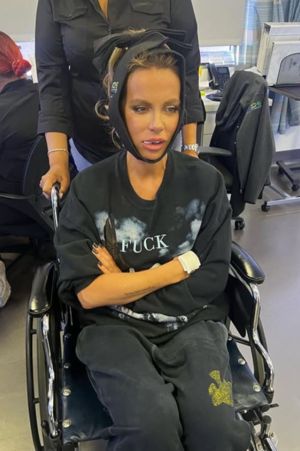 Kejt Bekinsejl povređena u kolicima