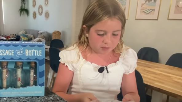 devojčica koja je pronašla poruku u boci