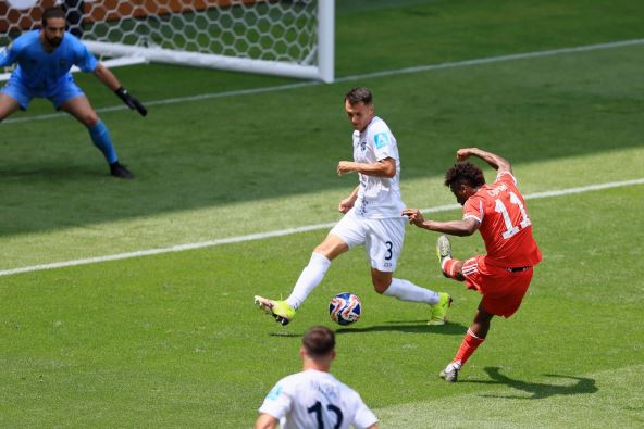 Adam Mičel na Okland Bajern