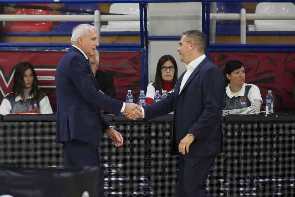 Saša Nikitović i Željko Obradović se pozdravljaju pred FMP Partizan u Železniku