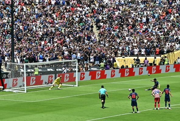 Jan Oblak penal na Atletiko Madrid Pari Sen Žermen
