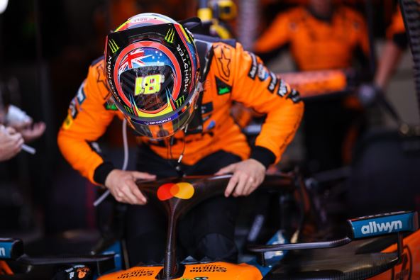 Oskar Pjastri izlazi iz bolida posle udesa u Kanadi