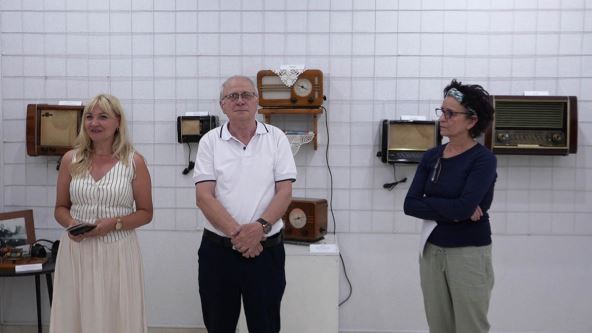 Dragan Jovičić sakuplja stare radio aparate (2).jpg