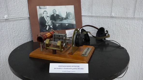 Dragan Jovičić sakuplja stare radio aparate (3).jpg
