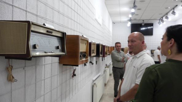 Dragan Jovičić sakuplja stare radio aparate (1).jpg