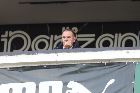 Rasim Ljajić gleda utakmicu u loži stadiona FK Partizan