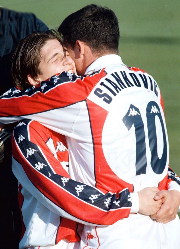 Perica Ognjenović i Dejan Stanković zagrljaj