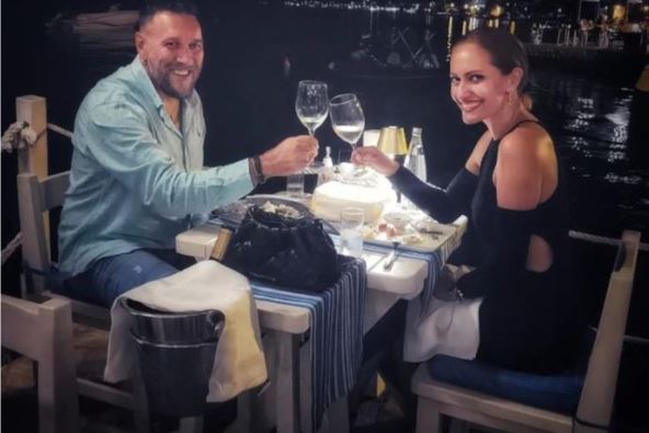 Nigor sa suprugom večera na moru