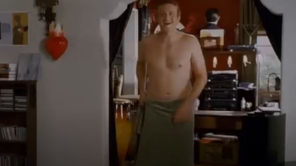 Džejson Sigel scena iz fimla Zaboraviti Saru Maršal