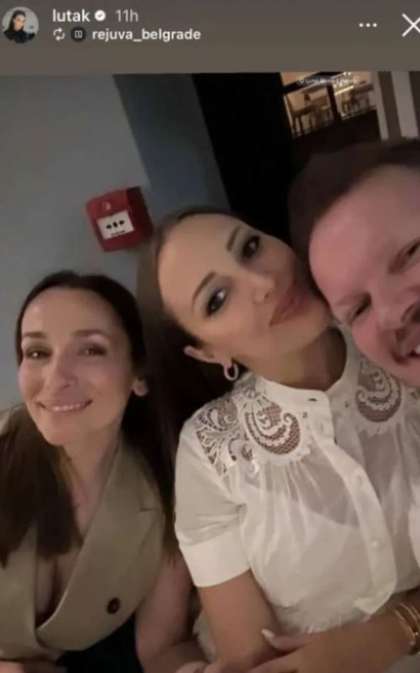 Aleksandra sa prijateljima