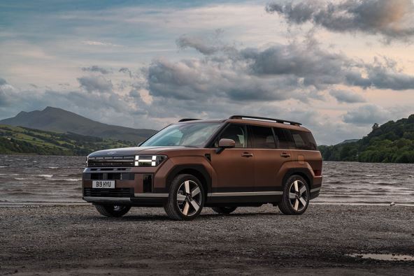 (Image 3) Hyundai IONIQ 5 and All-new SANTA FE win at the Autotrader Drivers’ Choice Awards 2025 copy.jpg