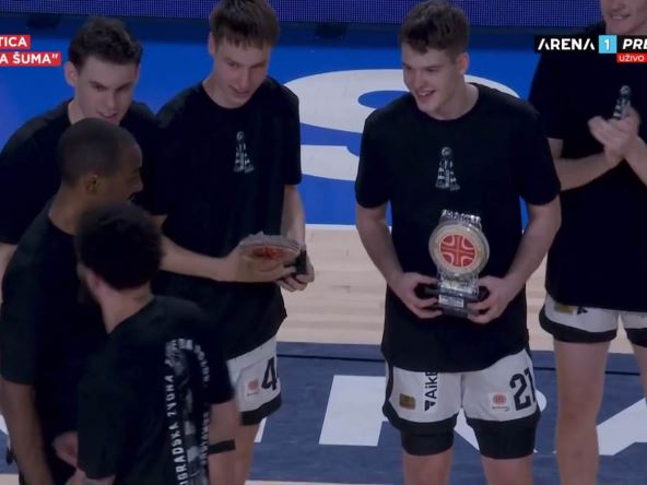 Dvejn Vašington daje nagrade Šekularcu i Daniloviću