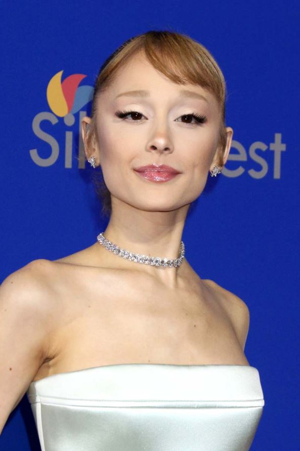 Arijana Grande plava an premijeri