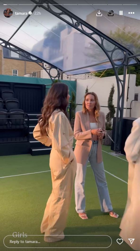 Jelena Đoković gleda u Tamaru Kalinić