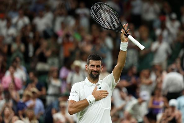 Novak Đoković slavi na Vimbldonu.