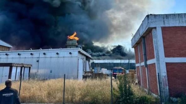 Požar u Fabrici Gorštak Čajetina 1.jpg