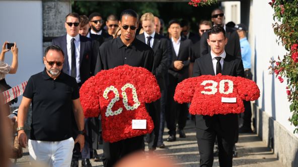 Virdžil Van Dajk i Endi Robertson na sahrani Dioga Žote u Portugalu