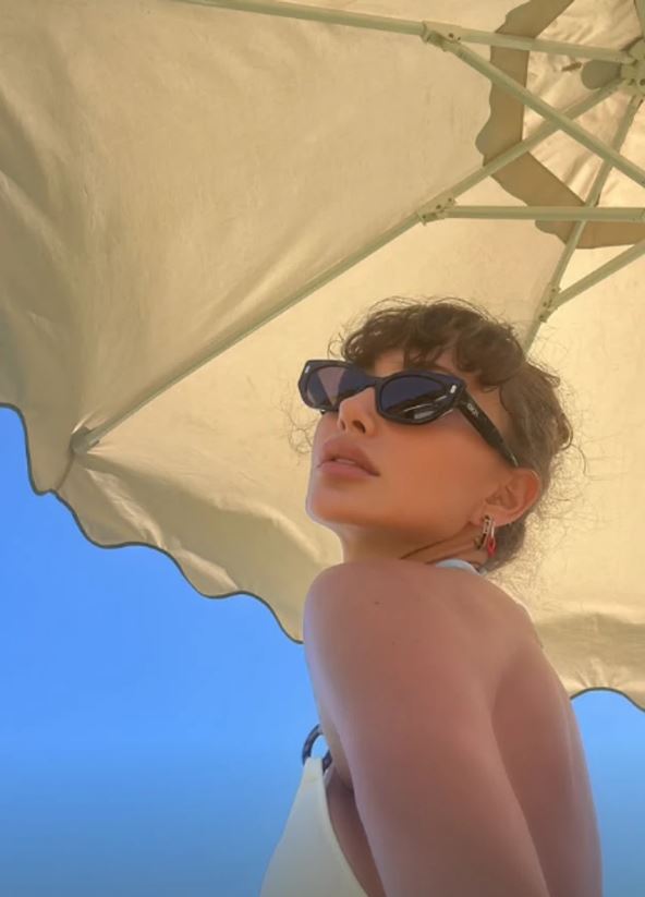 Emina Jahović na plaži